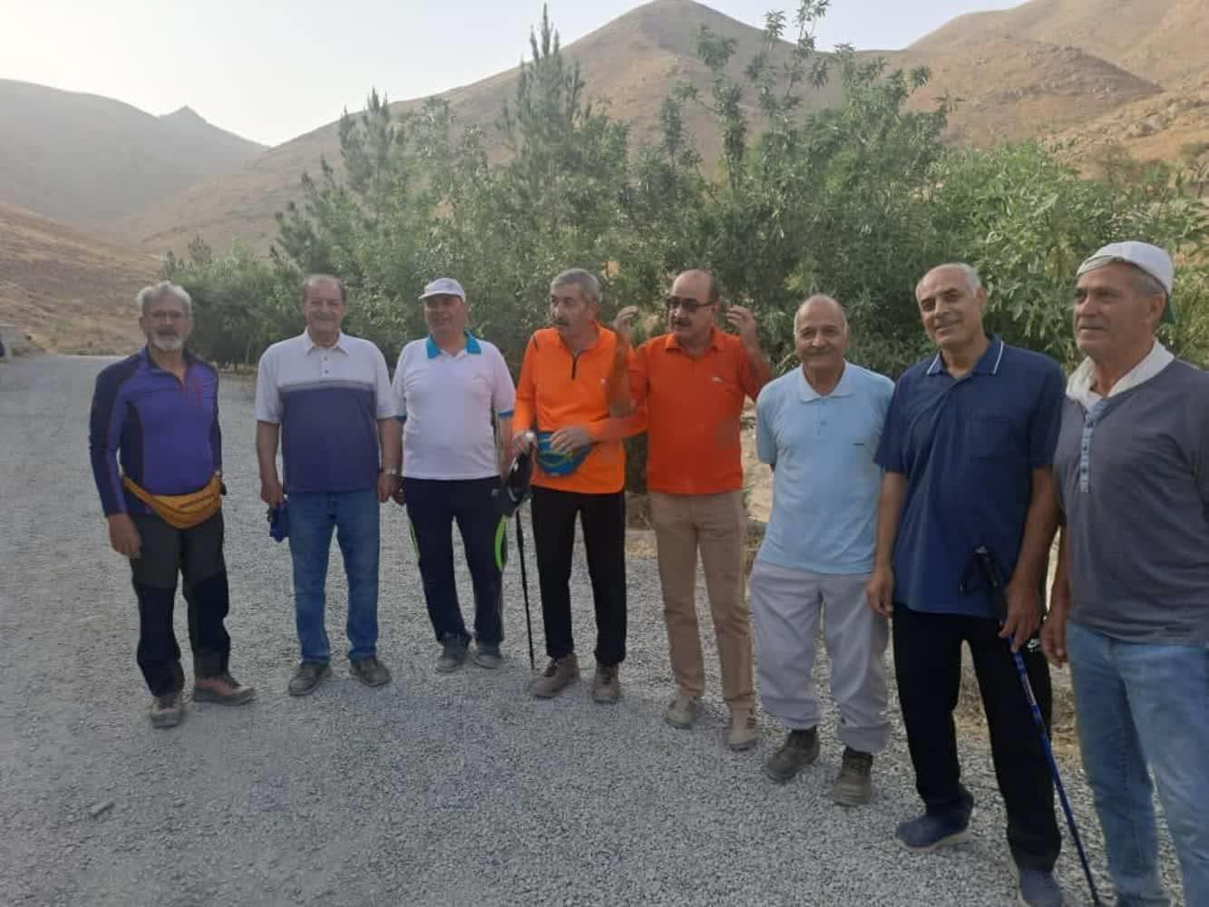 کوه‌پیمایی بازنشستگان استان مرکزی در مسیر سلامتی و همدلی